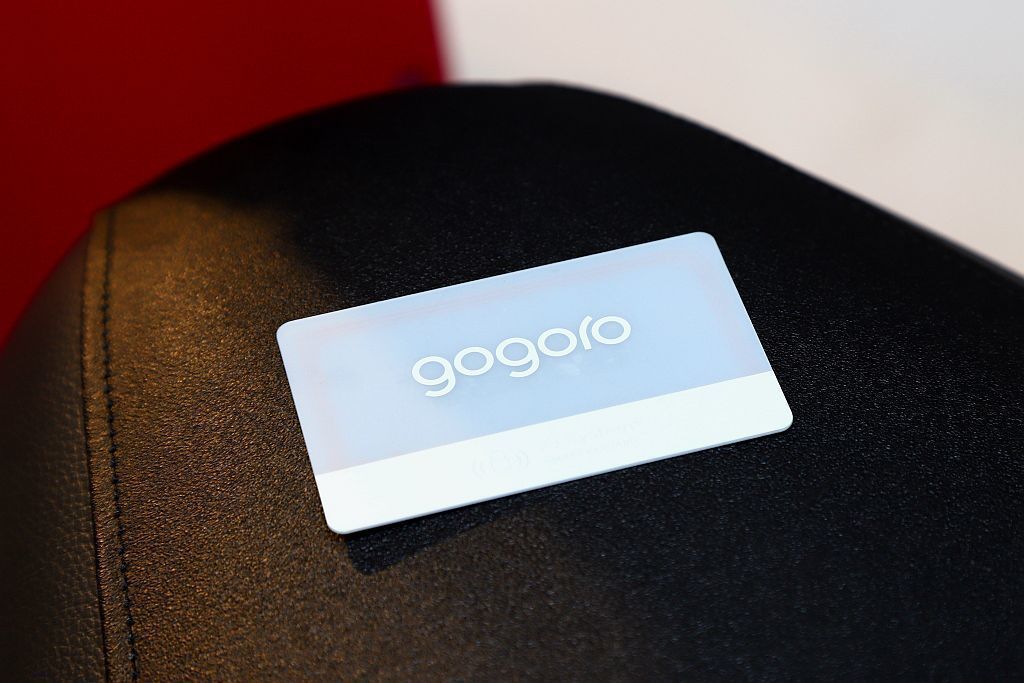 Gogoro 3 Plus領先業界的 iQ System®智慧鑰匙卡不僅攜帶方便...