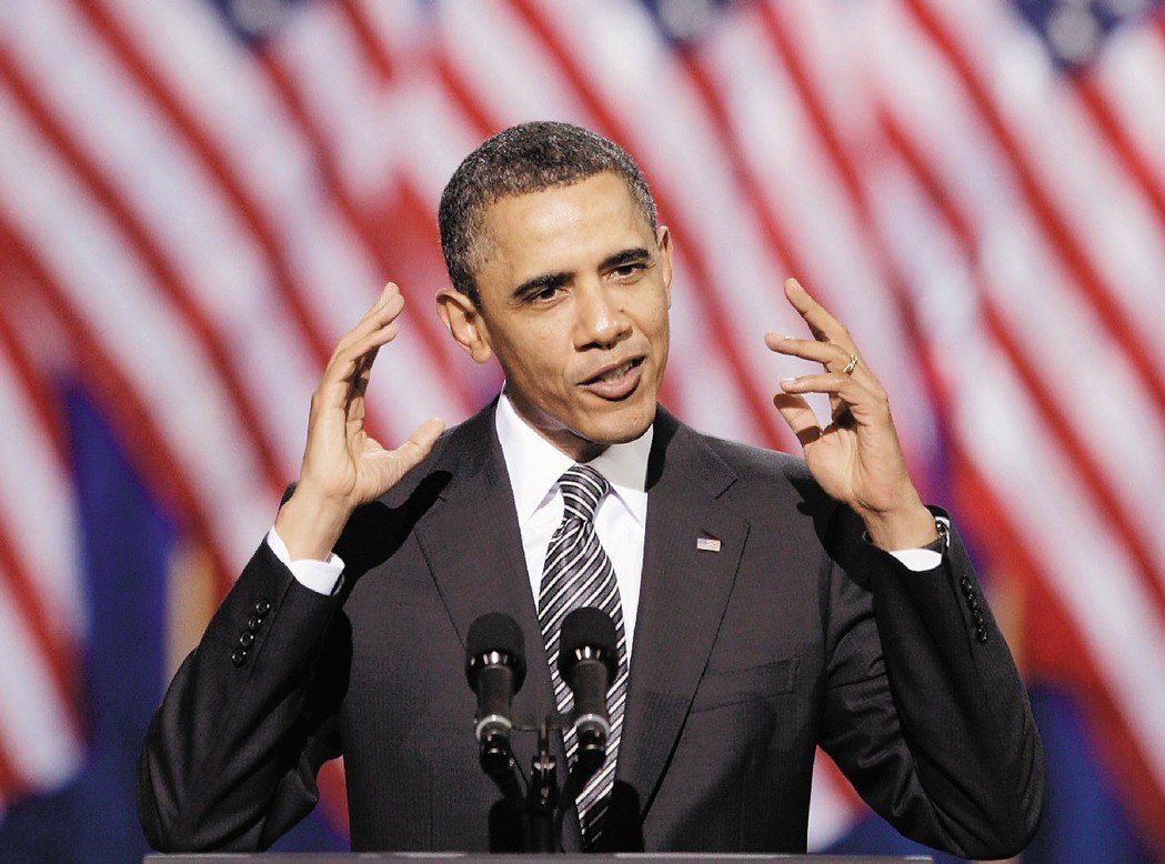 2011年，時任美國總統歐巴馬在募款餐會上演說。 (美聯社)
