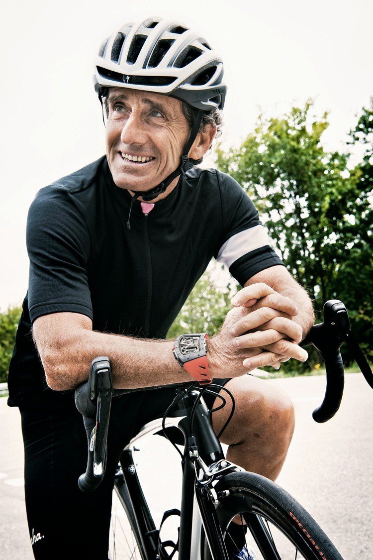 法國傳奇賽車手Alain Prost詮釋為其量身打造的RM 70-01 Alain Prost陀飛輪腕表。 圖／RICHARD MILLE提供