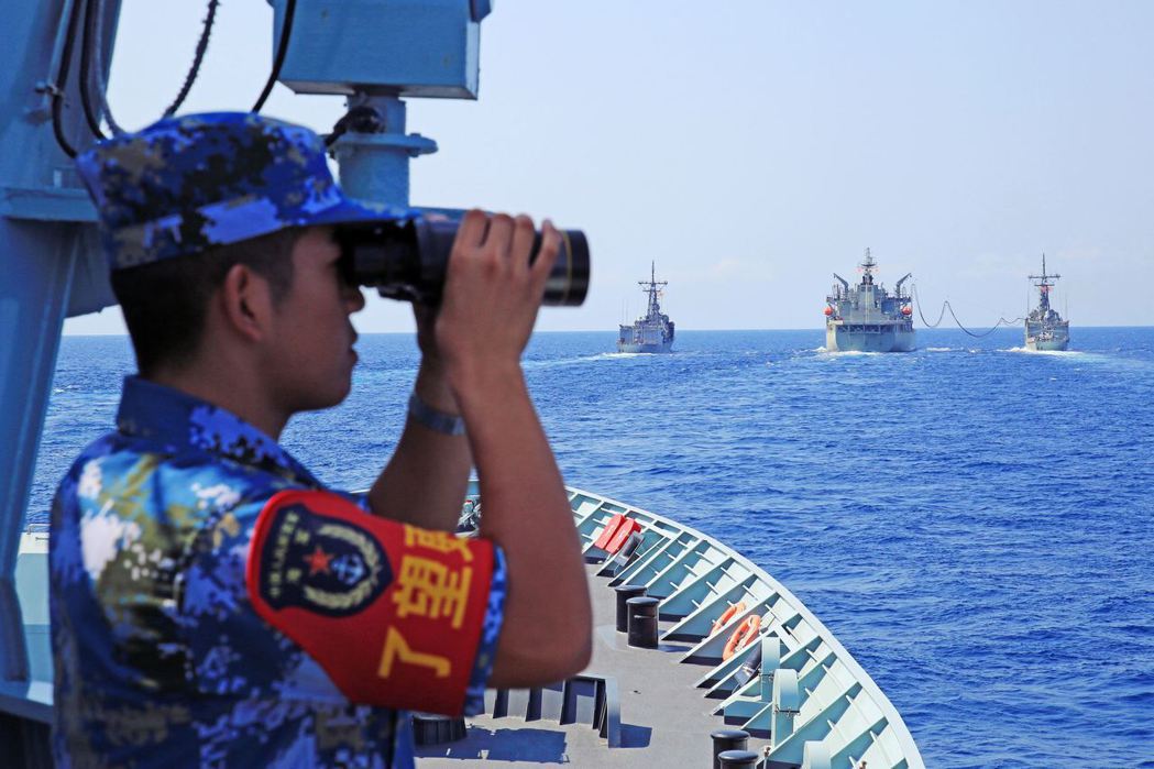 中國近年來積極佈局亞太。圖為2018年的「卡卡杜」聯合軍事演習，是中國海軍首次參...