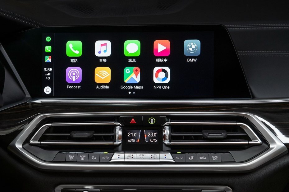 正2019年式BMW全車系配備獨家首創無線 Apple CarPlay整合系統，讓車主行車生活更加便利。 圖／汎德提供