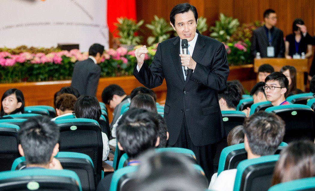 馬英九在中國醫藥大學舉行就職六周年記者會，以「傾聽青年心聲　實現世代正義」為題演...