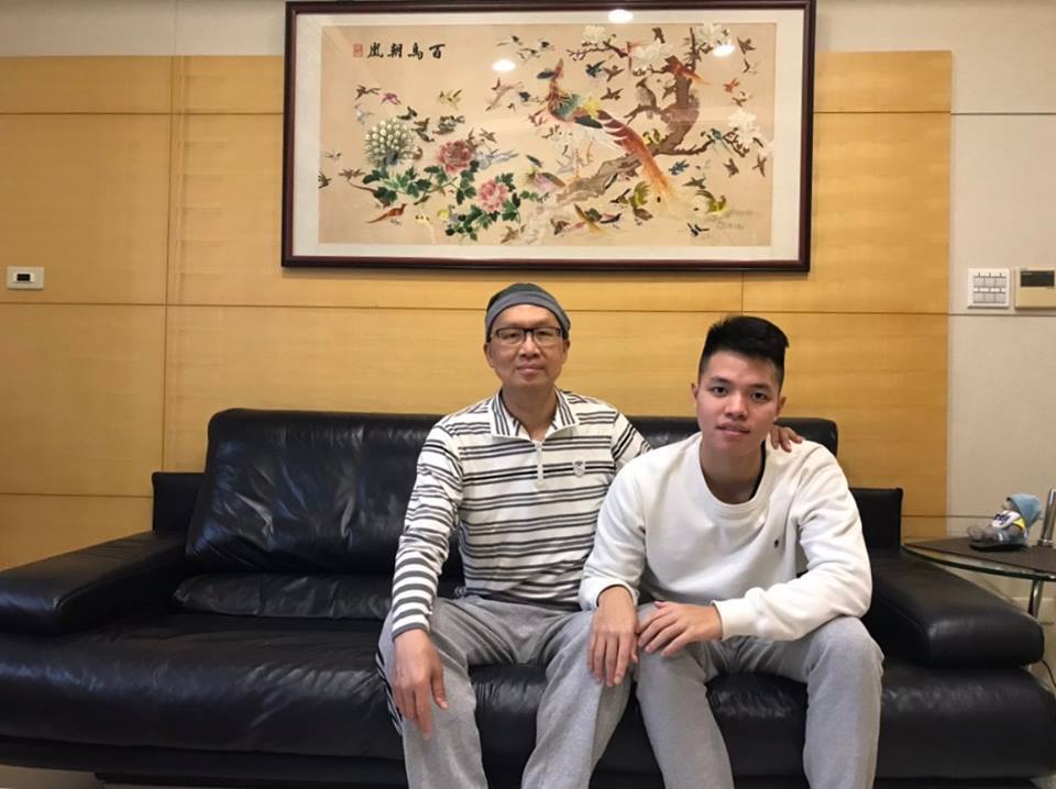 22年前林禹宏（左）親手接生兒子（右）來到這個世界，想不到22年後兒子的骨髓和幹細胞給了林禹宏醫師重生的機會。圖／林禹宏醫師提供