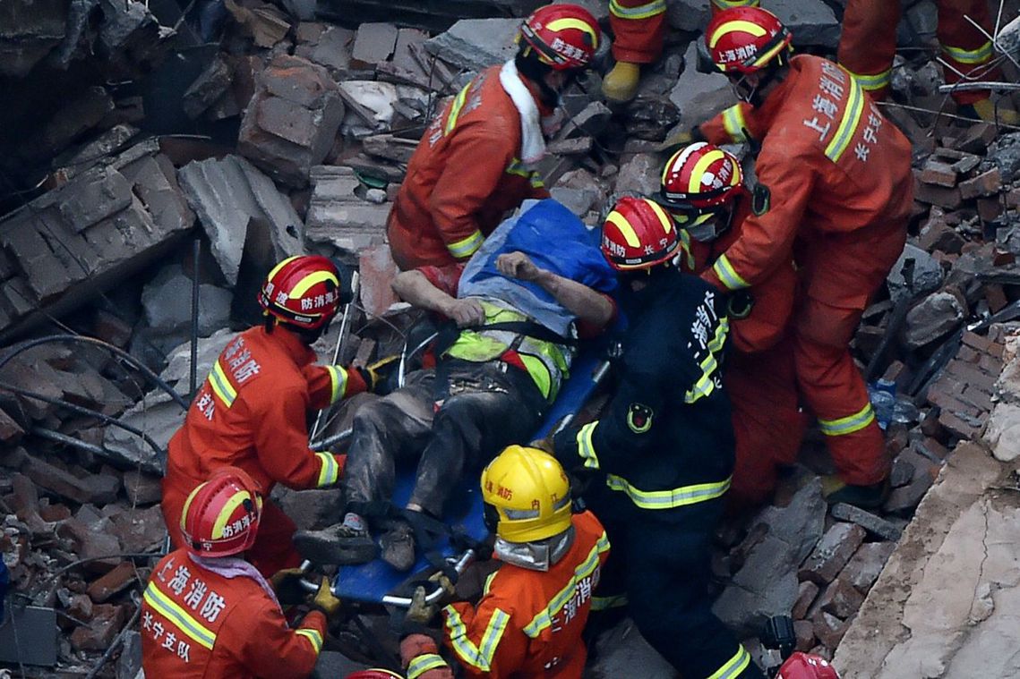 上海應急管理局發布聲明，現場搜救任務在17日凌晨1點45分已基本完成（從事發開始...