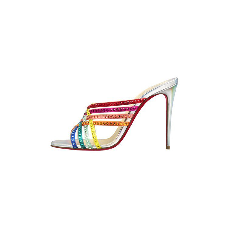 Christian Louboutin彩虹鉚釘涼鞋，售價39,900元。圖／Christian Louboutin提供