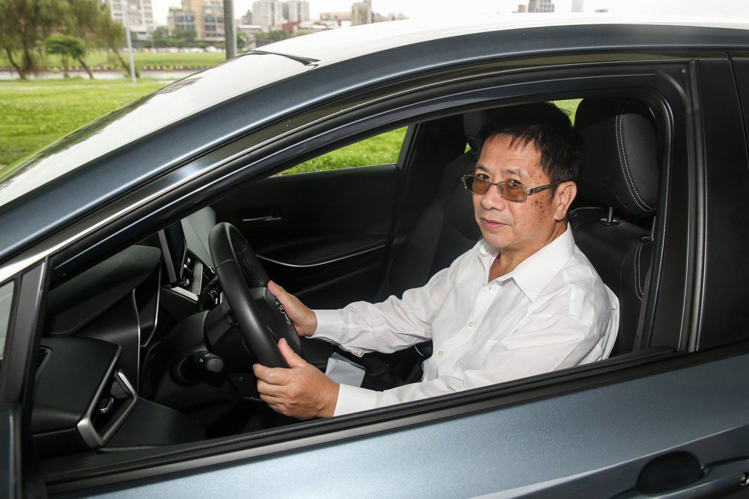 老司機游大哥擔任計程車司機有超過15年資歷。 記者林伯東／攝影