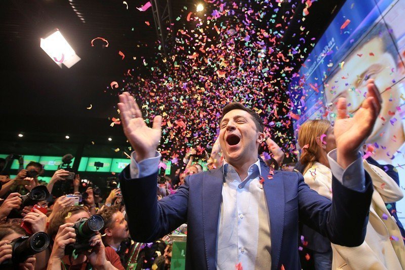 喜劇演員澤連斯基以七成以上的得票率，擊敗時任總統波羅申科，贏得第七屆烏克蘭總統大選，攝於4月22日。 圖／路透社