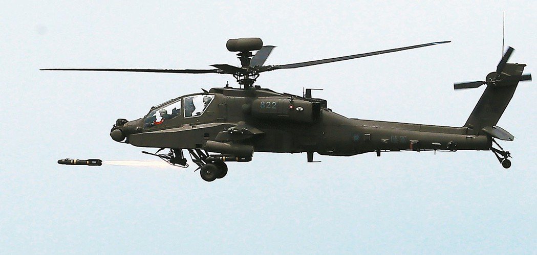 AH-64E阿帕契攻擊直升機機將會漢光35號演習在發射地獄火飛彈。聯合報系資料照...