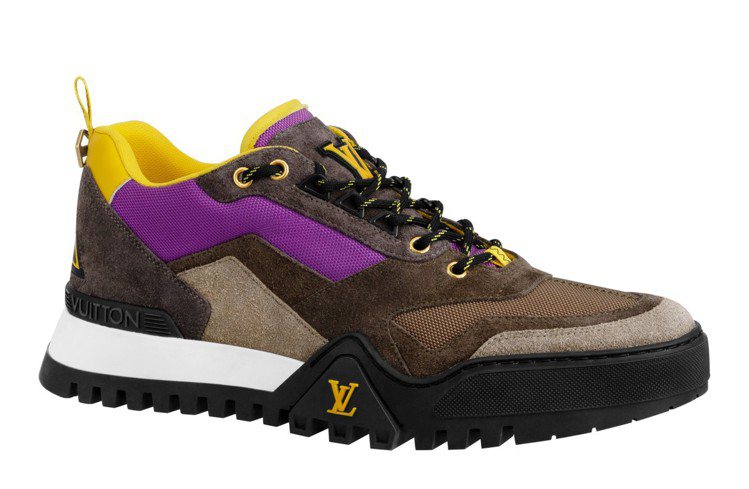 路易威登早秋運動男鞋有搶眼的紫色點綴。圖／LV提供