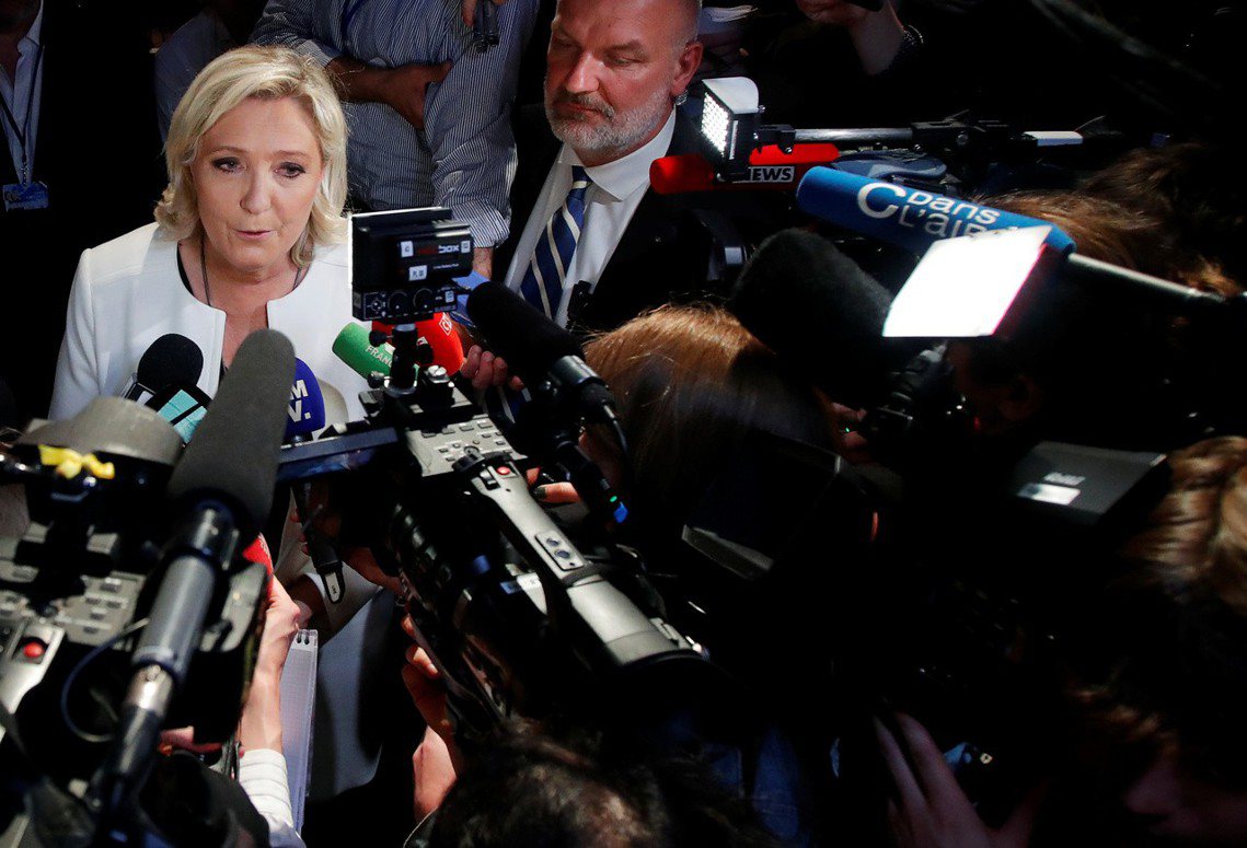 在法國方面，透過拉攏反馬克宏民怨，極右派領導人勒龐（Marine Le Pen）...