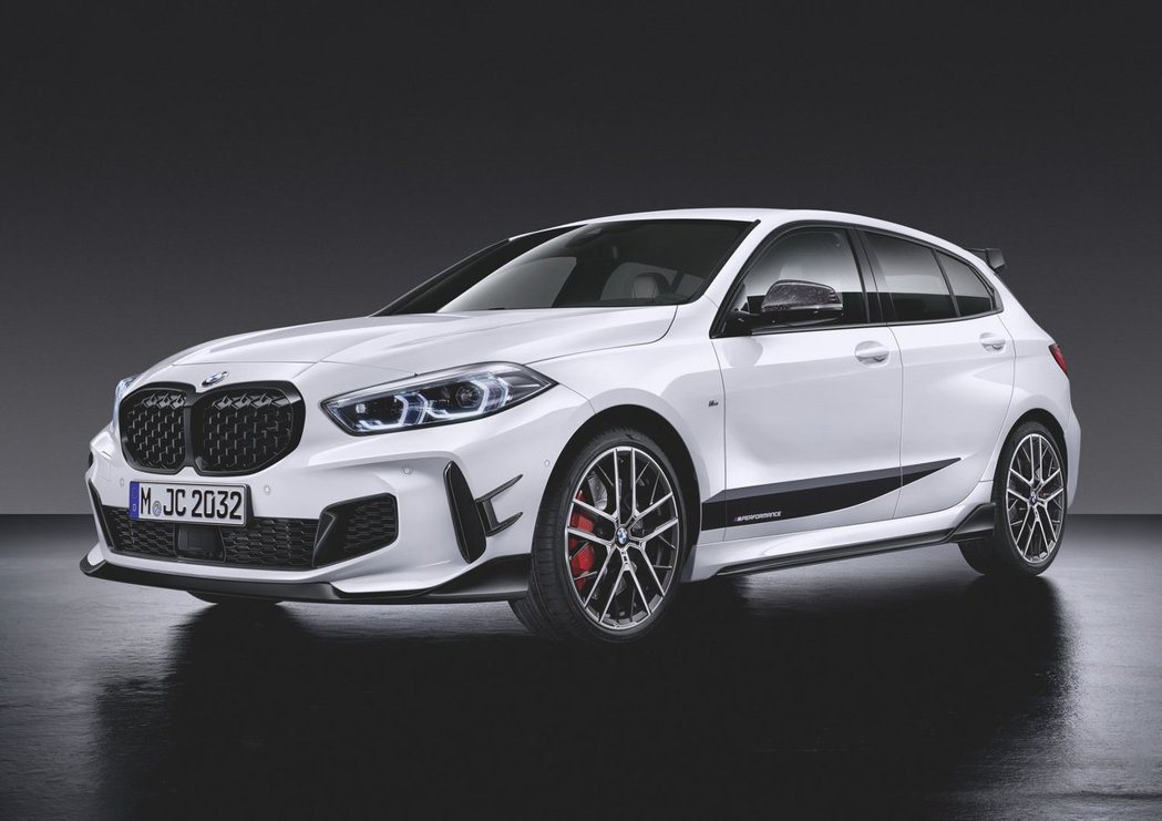 撘載全新M Performance套件的新世代BMW 1 Series。 摘自B...