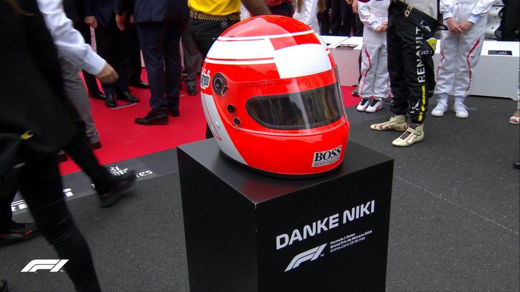 DANKE NIKI意為德文的謝謝Niki。 摘自F1