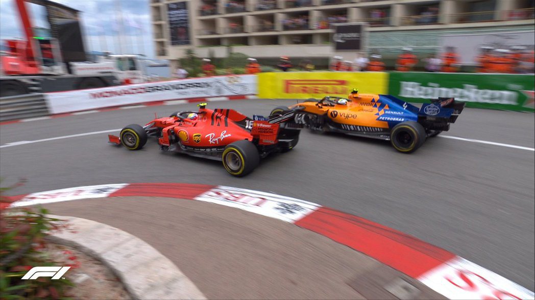 Leclerc一開賽就帥氣的在髮夾彎超車Norris。 摘自F1