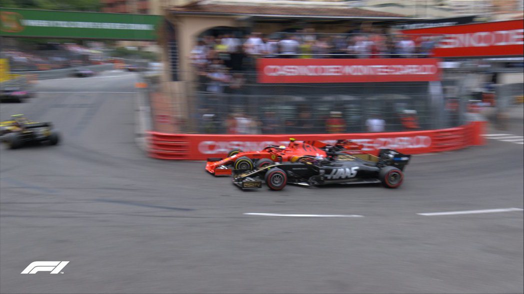 Leclerc積極地開法，在第8圈超越了Grosjean。 摘自F1