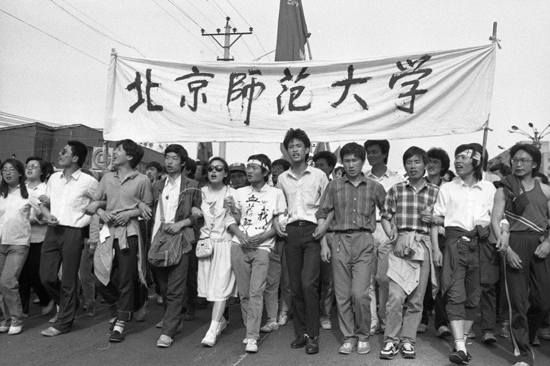 大批學生湧入北京天安門廣場，悼念已故中共前總書記胡耀邦，攝於1989年4月19日。 圖／聯合報系資料照