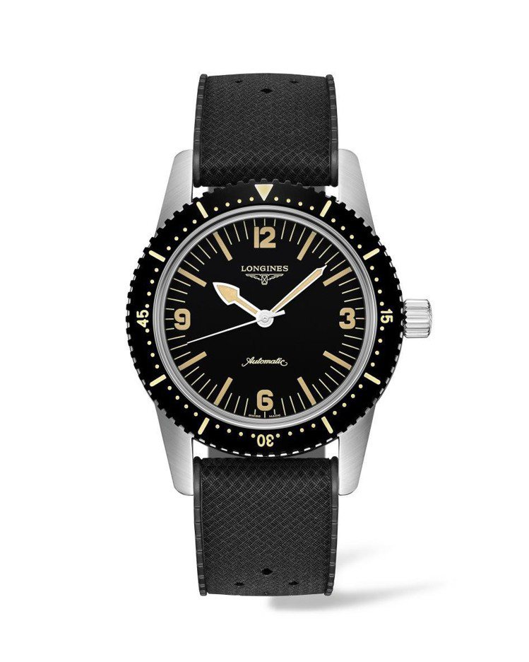 浪琴Skin Diver復刻潛水腕表，不鏽鋼表殼搭配黑色PVD單向旋轉表圈，黑色橡膠表帶，約85,100元。圖／Longines提供