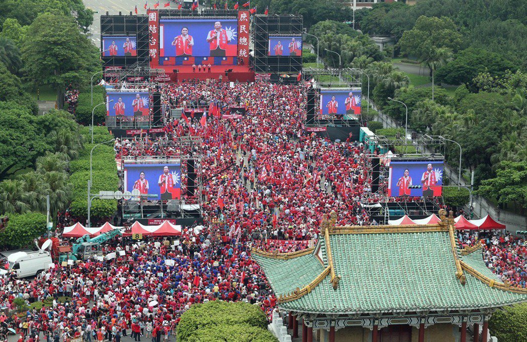 挺韓團體下午在總統府前凱道舉辦「庶民總統團結台灣、決戰2020贏回台灣」挺韓造勢...