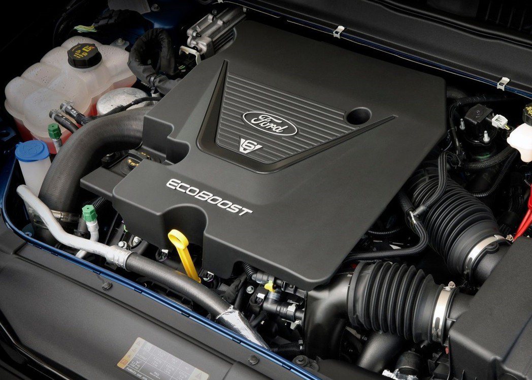 Fusion Sport搭載2.7升EcoBoost V6渦輪增壓引擎，有著32...