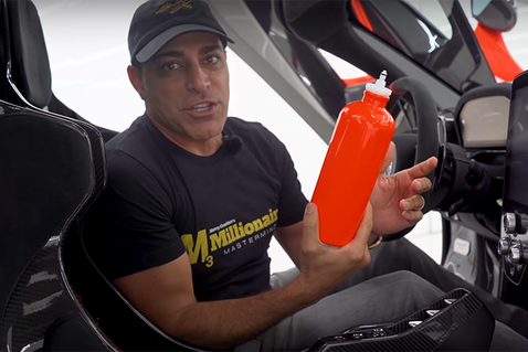 影／McLaren Senna選配就花了770萬元！想在車裡喝瓶水代價多驚人？