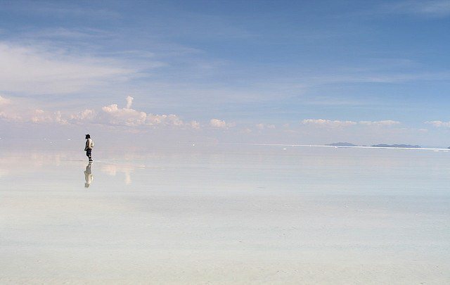 純白無瑕的「天空之鏡」烏尤尼鹽湖是旅客們的最愛，被稱為世界上最像天堂的地方。圖／...