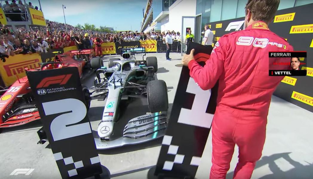 Vettel賽後的這個換牌動作肯定會再次被懲處。 摘自F1