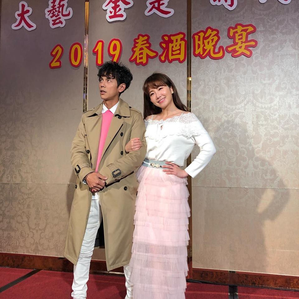 阿翔（左）與謝忻是同門藝人，過去常一起同台表演。圖／摘自臉書