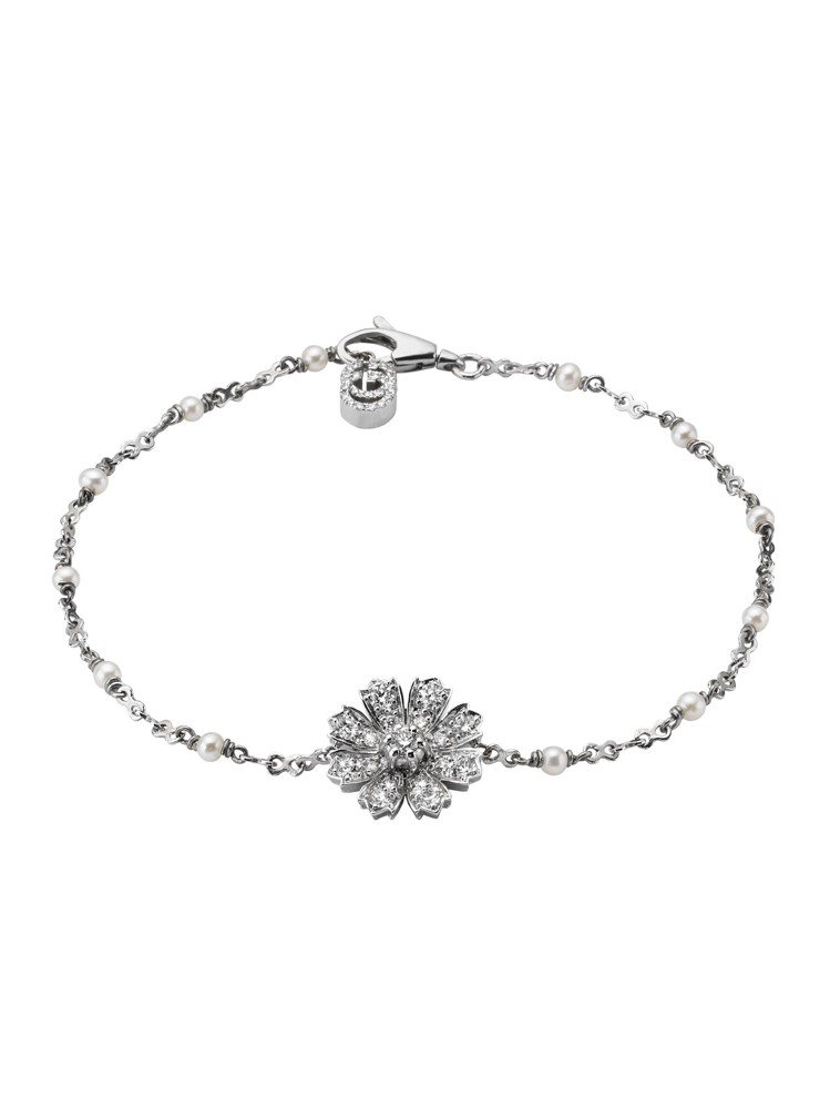 Gucci Flora 18K白金GG與花卉圖案鑲嵌鑽石與珍珠手鍊，15萬0,500元。圖／古馳提供