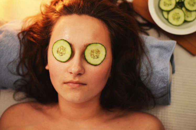 小黃瓜可以滋潤眼周肌膚，還能舒緩眼睛疲勞。圖／摘自 pexels