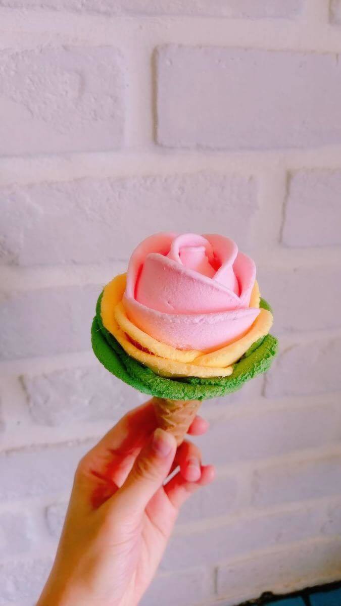 可做到三色玫瑰花冰淇淋。圖/June30th六月三十義式手工冰淇淋 提供