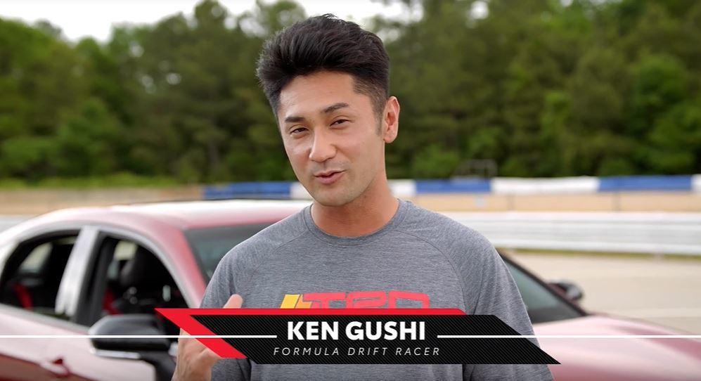 並由方程式甩尾賽車手Ken Gushi駕駛。 摘自Toyota USA