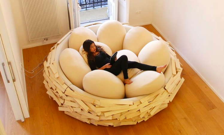 「巨型沙發床」宛如一個巨大鳥巢，光是看圖片就感受到舒適感與安全感。圖／ GIAN...