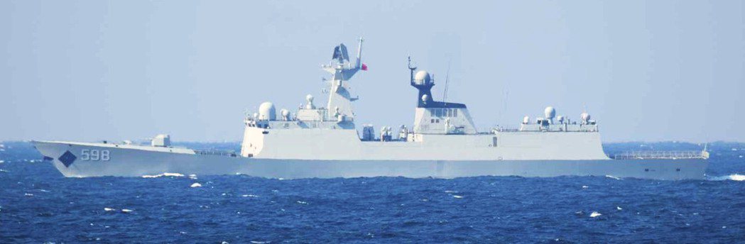 「日照」號巡防艦，今年2月通過對馬海峽進入日本海。 （取自日本防衛省）