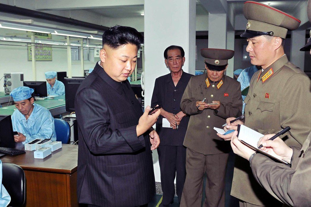 在北韓唯一的通信供應商「高麗電信」成立幾年後，手機使用人數開始直線上升，目前也有...
