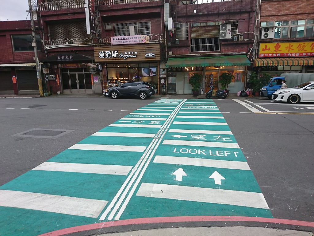 桃市參考南韓推「導盲拉鍊行穿線」 增加行人安全