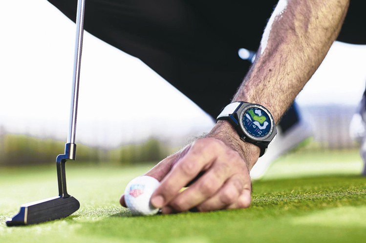 泰格豪雅在今年推出全新Connected Modular高爾夫球版智能表，提供全球39,000座球場的3D繪圖。 圖／泰格豪雅提供