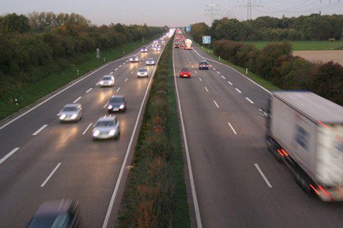 超級熱浪襲擊歐洲！　德國Autobahn被迫取消無限速路