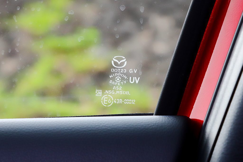 小細節凸顯新Mazda 3的設計用心，如車窗全數都採用抗UV淺色玻璃。 記者張振...
