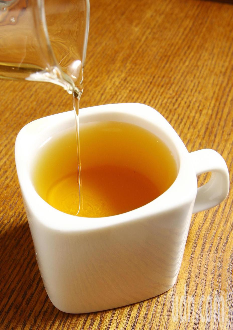 從台灣常見的茶飲分析兒茶素的含量，綠茶屬於未發酵兒茶素最多。本報資料照片