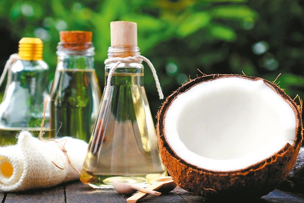 椰子油的飽和脂肪酸含量偏高，不推薦椰子油當作主要的油脂來源。