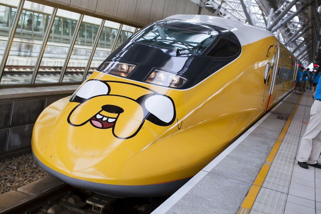 台灣高鐵曾推出「歡樂卡通列車」12節車廂外觀各以不同卡通作為彩繪主題。 圖／高鐵...
