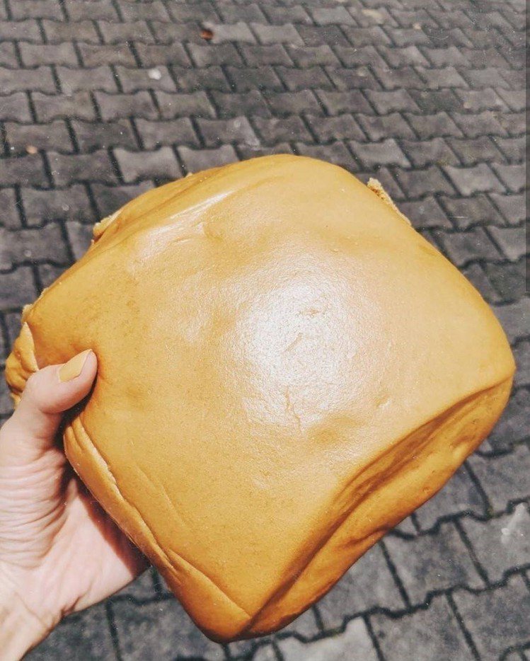 這是饅頭？還是枕頭，比臉大的「大城黑糖饅頭」名不虛傳。IG@taichung__food、
@vidao3o5提供