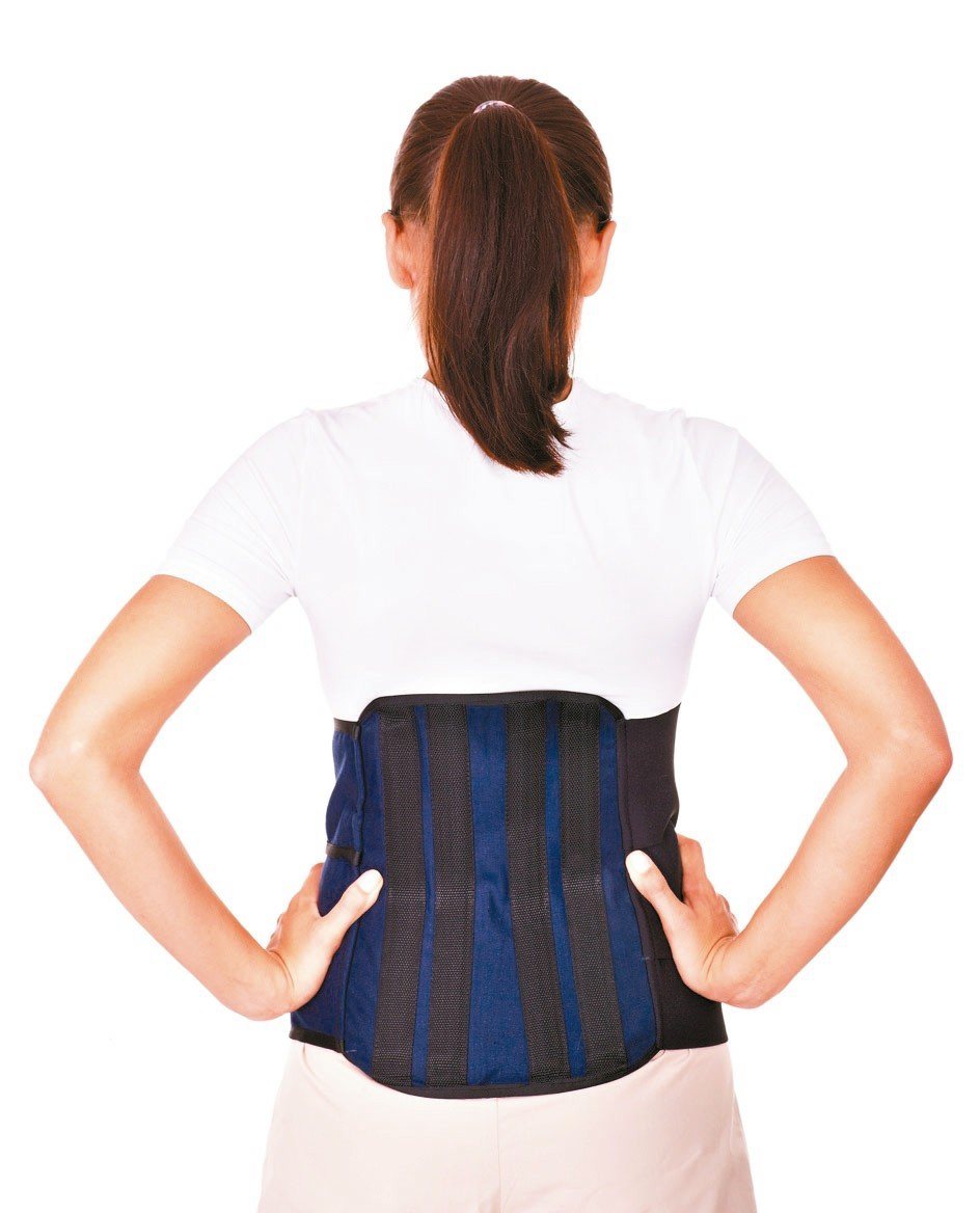 醫師提醒，護腰的確可以緩解疼痛，但用錯反而會帶來傷害，穿戴護腰前首先要搞清楚腰痛的原因。
