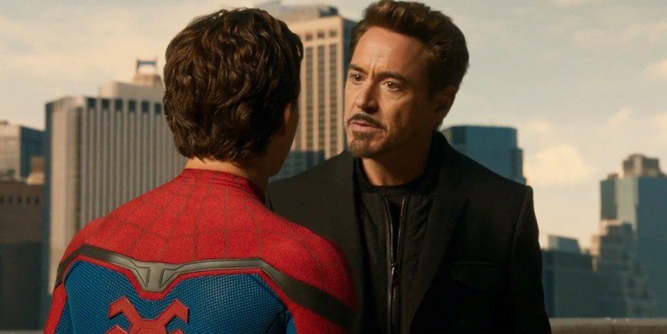2017年上映的「蜘蛛人：返校日」中，成為配角的東尼史塔克改配戴Hamilton...
