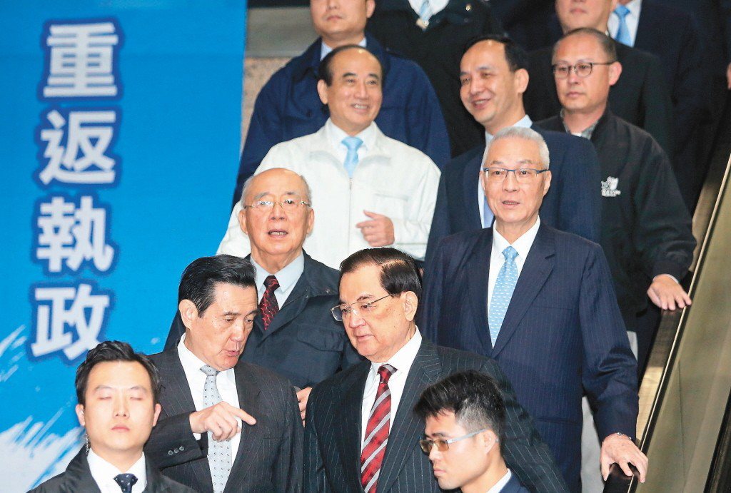 王金平與馬英九今年3月出席國民黨舉辦的祭典，一起搭手扶梯。圖／聯合報系資料照片