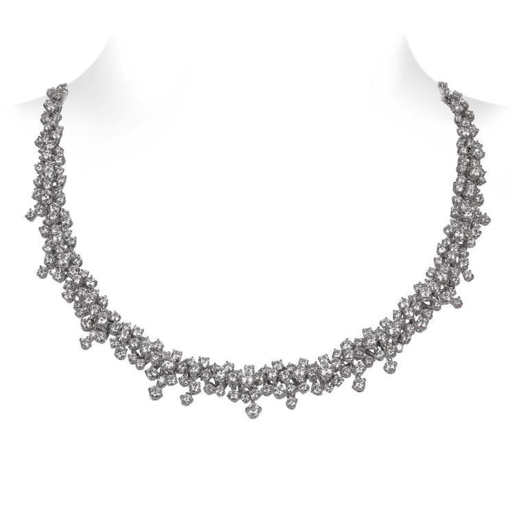 林依晨配戴寶詩龍頂級珠寶系列Lilas鑽石項鍊，約510萬元。圖／寶詩龍提供