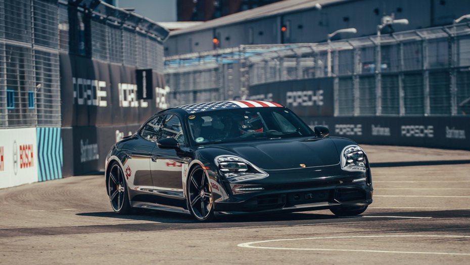 Porsche Taycan 作為特別嘉賓現身 ABB FIA Formula E 電動方程式錦標賽紐約最終站。 圖／Porsche提供
