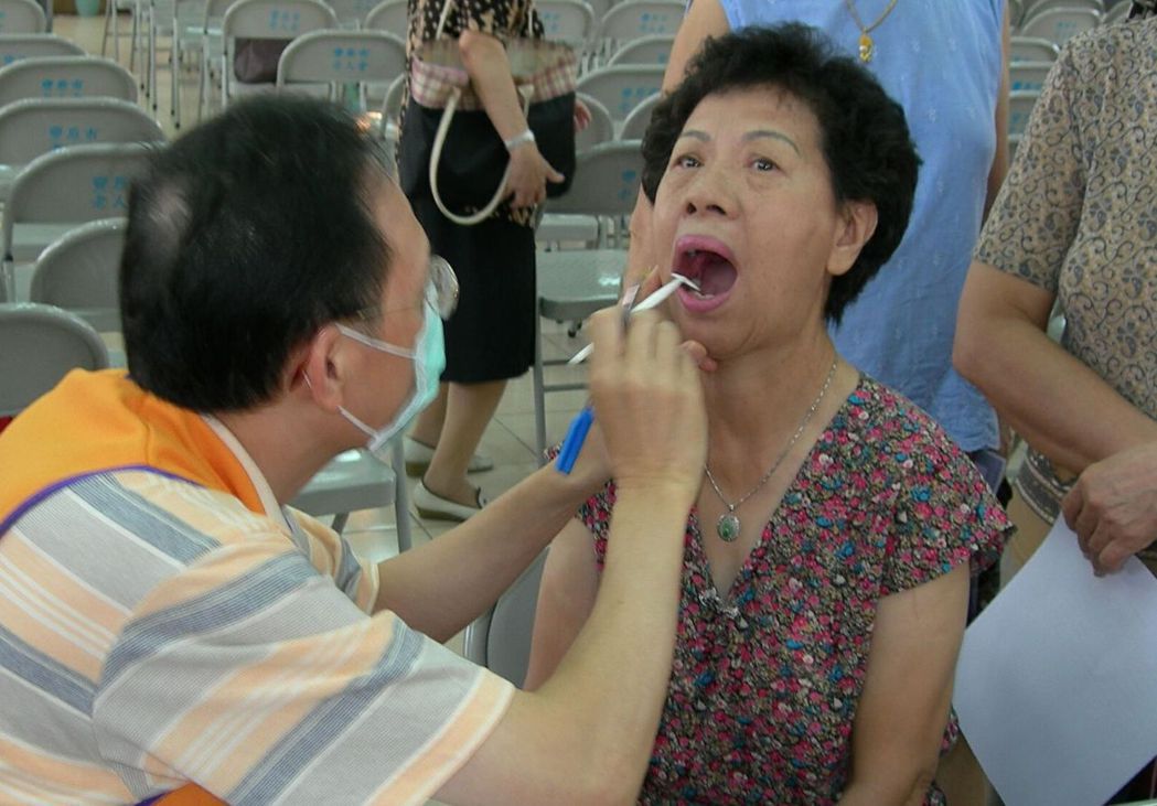 台中市銀髮族全口活動式假牙裝置補助7月10日上線，不到一周已有668人申請，非常...