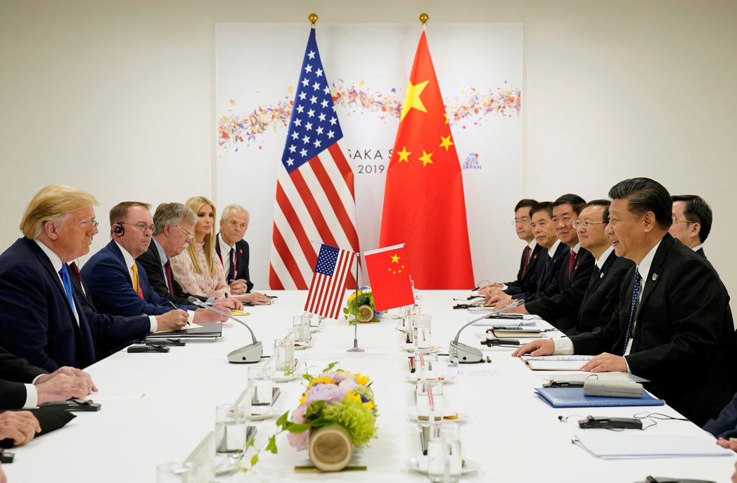 美中貿易戰雖在近期再次休兵，但雙方談判仍陷入僵局。圖為6月底G20峰會期間，兩國...