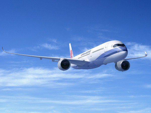 華航推出優惠入手世界帶著走活動，最低為台北飛香港，未稅2,243元起。圖／華航提供