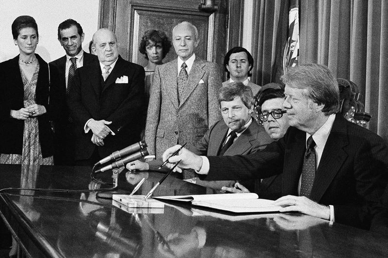 1977年，時任美國總統的吉米卡特簽署《美洲人權公約》，攝於美國華盛頓。 圖／美聯社